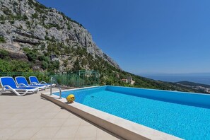 Outdoor pool, a heated pool - Villa Makar with  infinity heated pool,gym,grill, 3 bedrooms,3 bathrooms (Dalmatia)