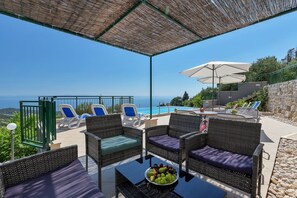 Terrace/patio - Villa Makar with  infinity heated pool,gym,grill, 3 bedrooms,3 bathrooms (Dalmatia)