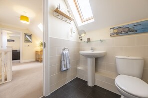 Towels - The Coach House (W), Wells-next-the-Sea, Norfolk (19 Ashburton Close)