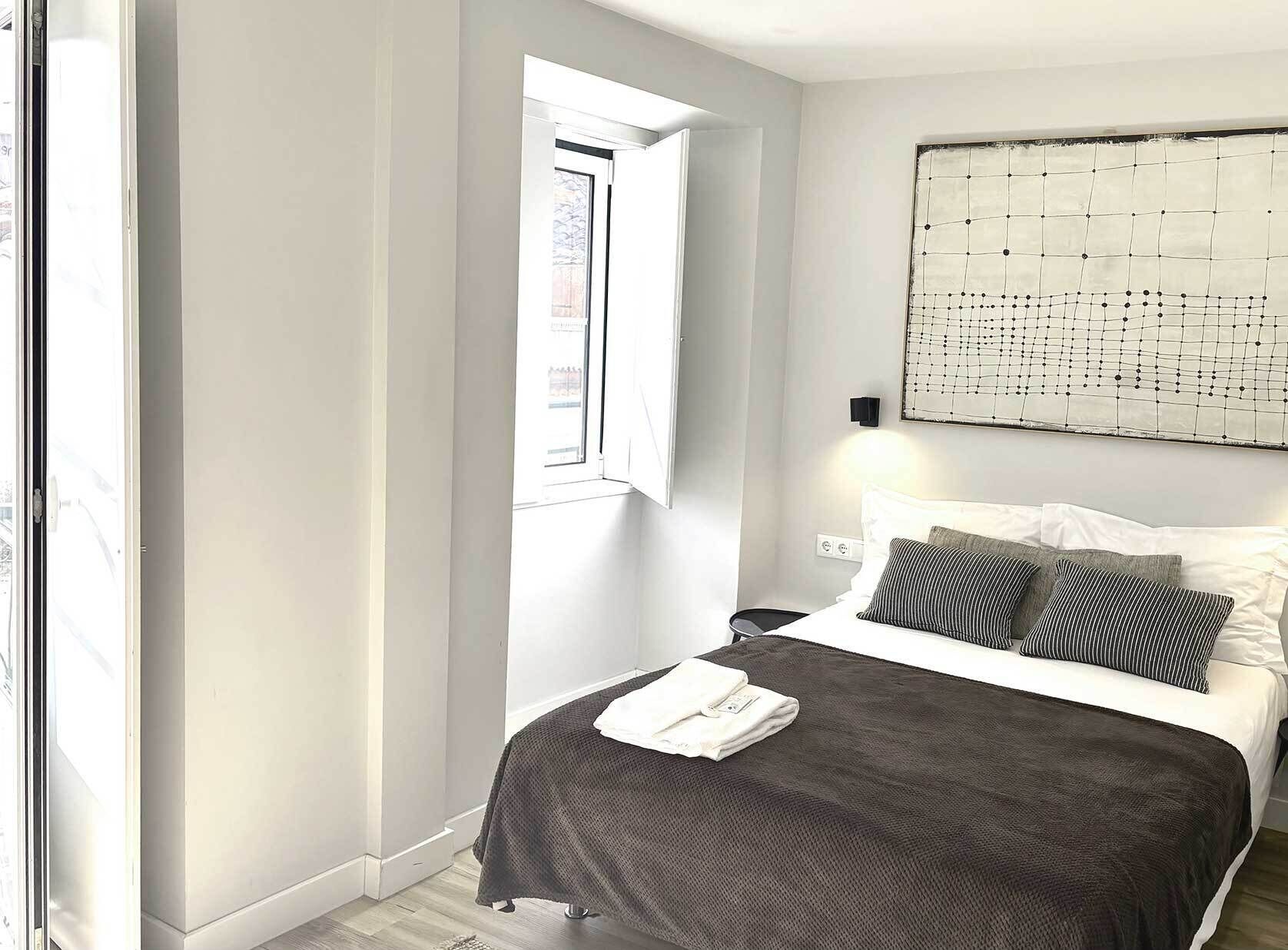 Standard Room, 1 Bedroom, City View (402) | Soundproofing, free WiFi, individually decorated, individually furnished