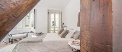 Superior Double Room, City View | Soundproofing, WiFi (free), individually decorated