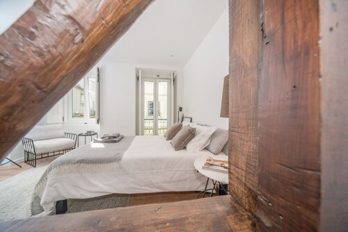 Bairro House Lisbon Charming Suites