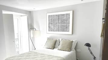Superior Double Room, City View (201) | Soundproofing, free WiFi, individually decorated, individually furnished