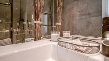 Standard Double Room, Non Smoking, City View | Bathroom | Shower, hair dryer, soap, shampoo