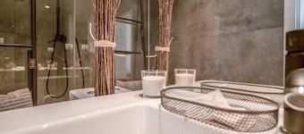 Bairro House Lisbon Charming Suites