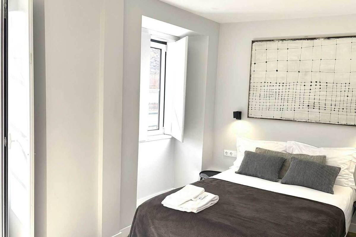 Habitación estándar, 1 habitación, vistas a la ciudad (402) | Sistema de insonorización, wifi gratis, decoración individual