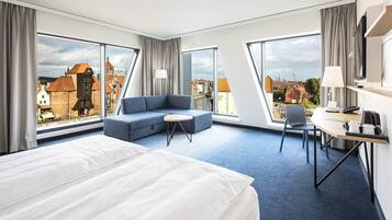 Habitación Premium, 1 cama King size, vista al río | Minibar, caja de seguridad en la habitación y escritorio