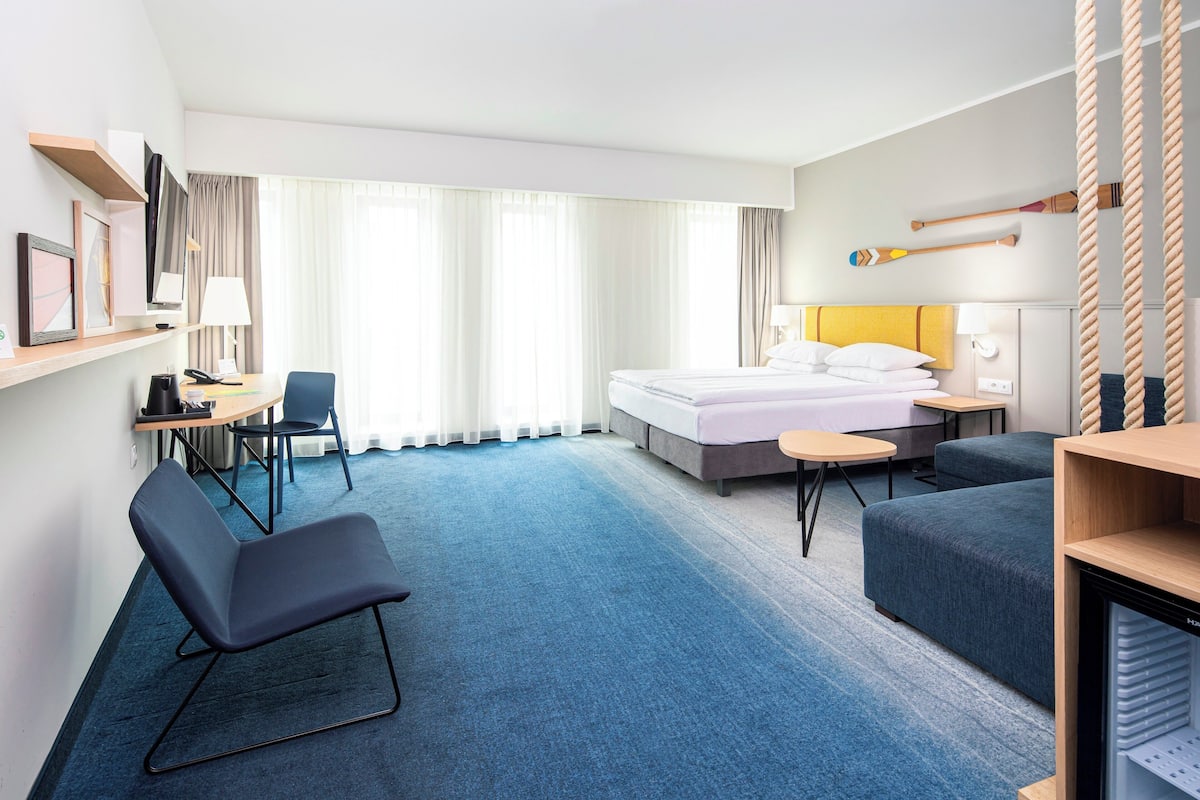 Premium-rum - 1 queensize-säng | 1 sovrum, minibar och värdeförvaringsskåp på rummet