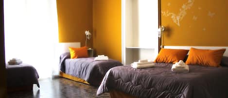 Camera quadrupla, bagno in camera (External) | Una scrivania, Wi-Fi gratuito, lenzuola