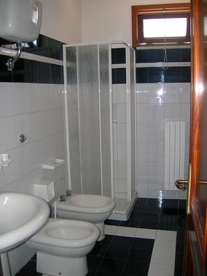 Doccia, asciugacapelli, bidet