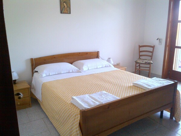 2 bedrooms, iron/ironing board