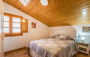 4 bedrooms, free WiFi, bed sheets