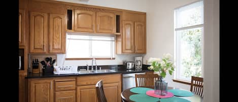 Deluxe House, Non Smoking | Private kitchen