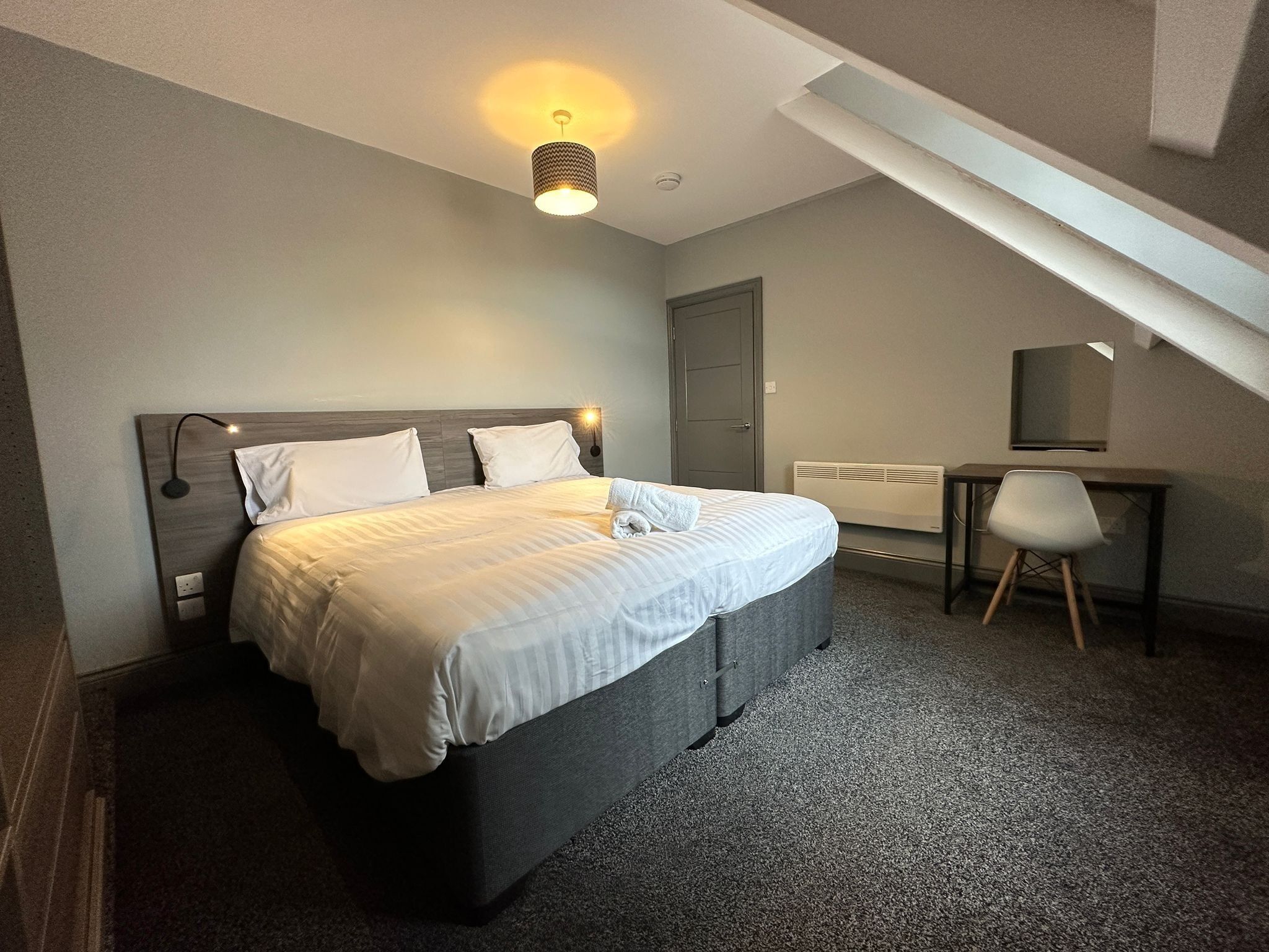 Caja de seguridad en la habitación y decoración personalizada 