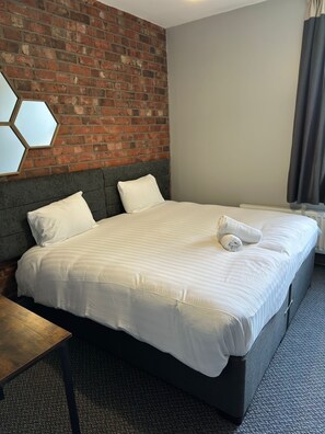Apartment | In-room safe, individually decorated, individually furnished, desk - Bentinck Apartments (Newcastle-upon-Tyne)