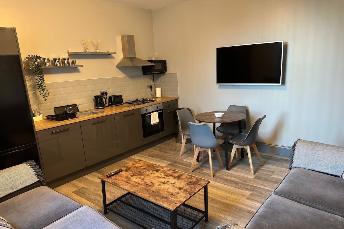 Appartement | Privékeuken | Een koelkast/vriezer, een magnetron, een oven, een kookplaat