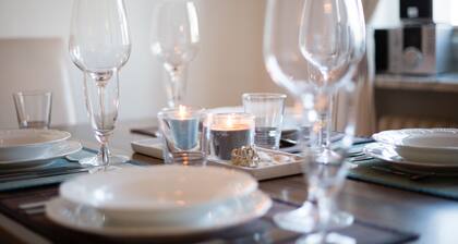 Plage, shopping, manger dehors! Appartement moderne dans un emplacement privilégié<br>Idéal pour les voyageurs en train<br>