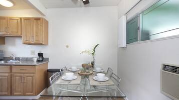 Exclusive Apartment, Non Smoking | In-room dining