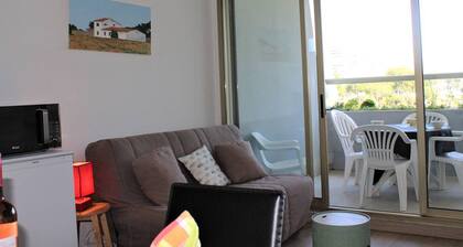 Modernes Studio mit Klimaanlage und Terrasse, 150 m vom Strand, für 4 Personen