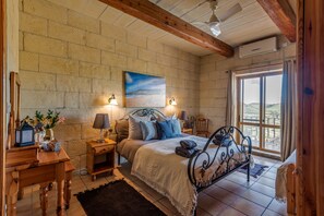 4 bedrooms, iron/ironing board, free WiFi, bed sheets - Villa with pool sea & valley views (Ix-Xaghra)