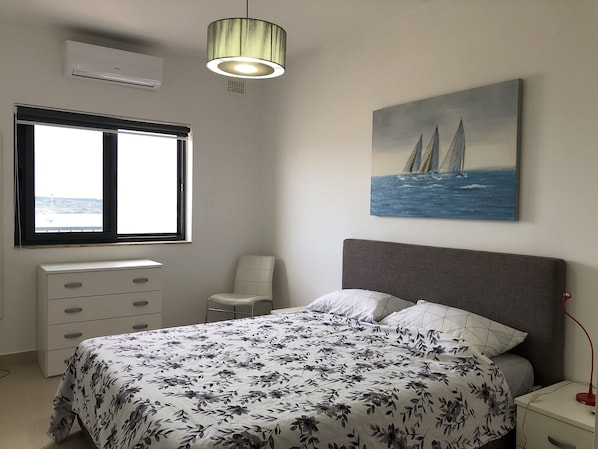 2 habitaciones, escritorio, tabla de planchar con plancha y wifi gratis