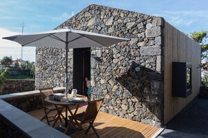 Decoración personalizada, muebles diferentes y cortinas blackout 