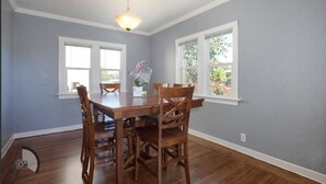 Deluxe House, Non Smoking | In-room dining - Romantic House (Richmond)
