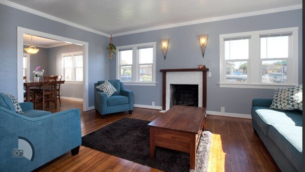 Flat-screen TV - Romantic House (Richmond)