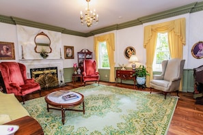 Lounge - The Virginia Cliffe Inn (Glen Allen)