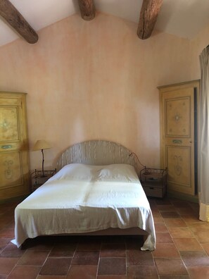 9 Schlafzimmer, Schreibtisch, Bügeleisen/Bügelbrett, WLAN