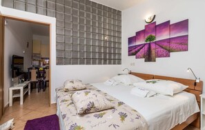 1 bedroom, free WiFi, bed sheets - Lovely apartment in Mandre with WiFi (Mandre)