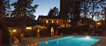 VILLA in FLORENTINE HILLS. 220+ EXCELLENT REVIEWS. 100% travelers recommend.