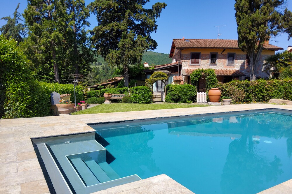 VILLA in FLORENTINE HILLS. 220 EXCELLENT REVIEWS. 100% travelers recommend.