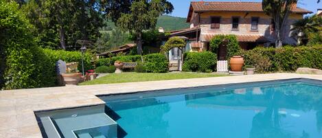 Outdoor pool, pool loungers