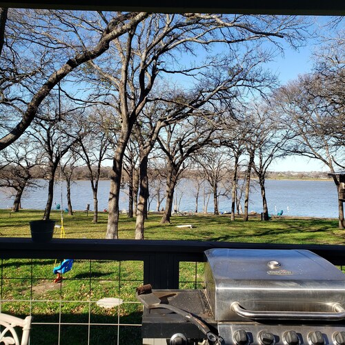  Lake front hidden gem . Push the reset button. Come find your calm.Pet friendly