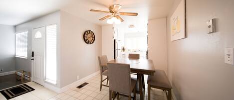 房內用餐