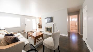 Exclusive House, Non Smoking | Living area | Flat-screen TV