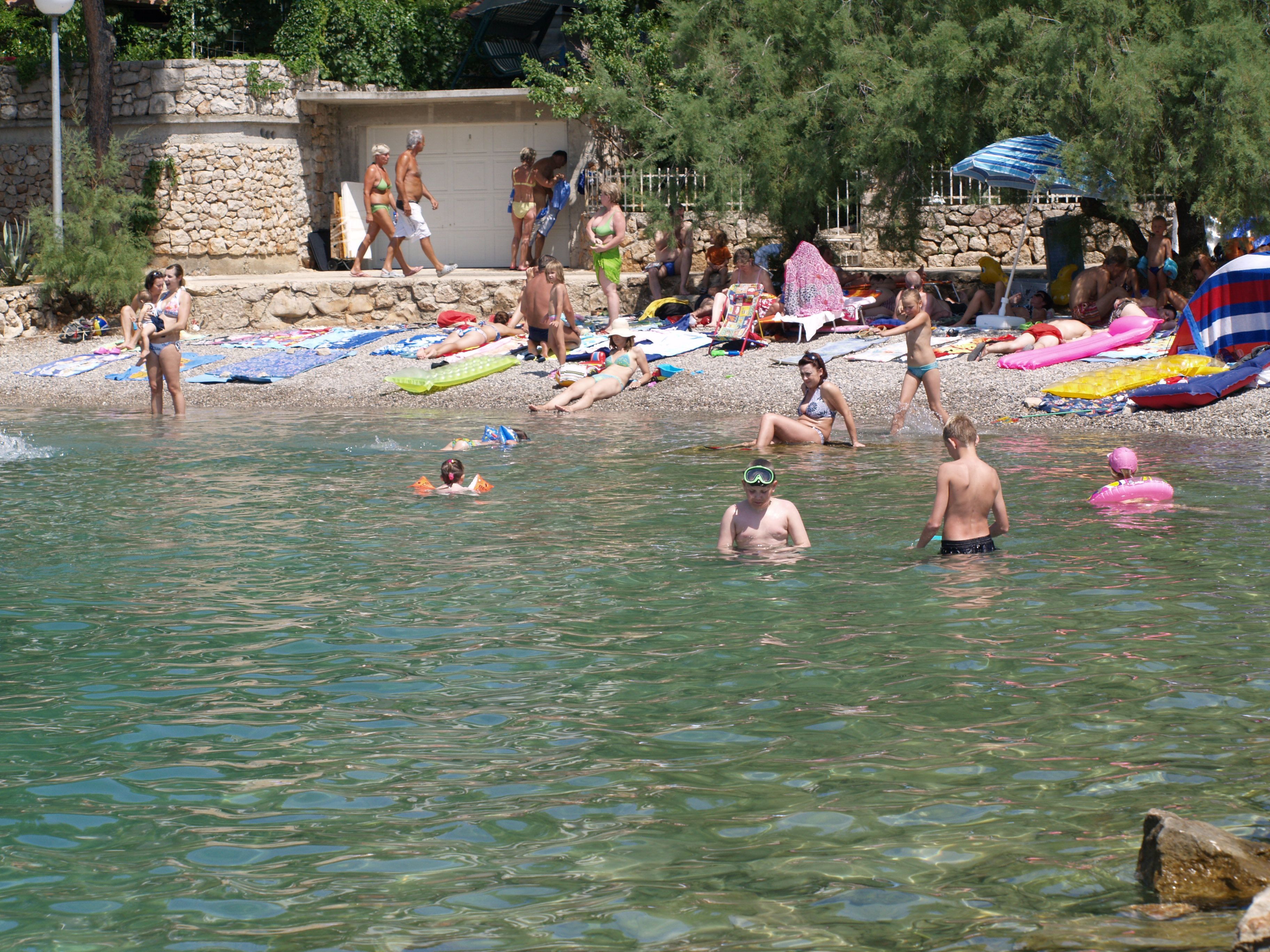 beach nearby, beach bar