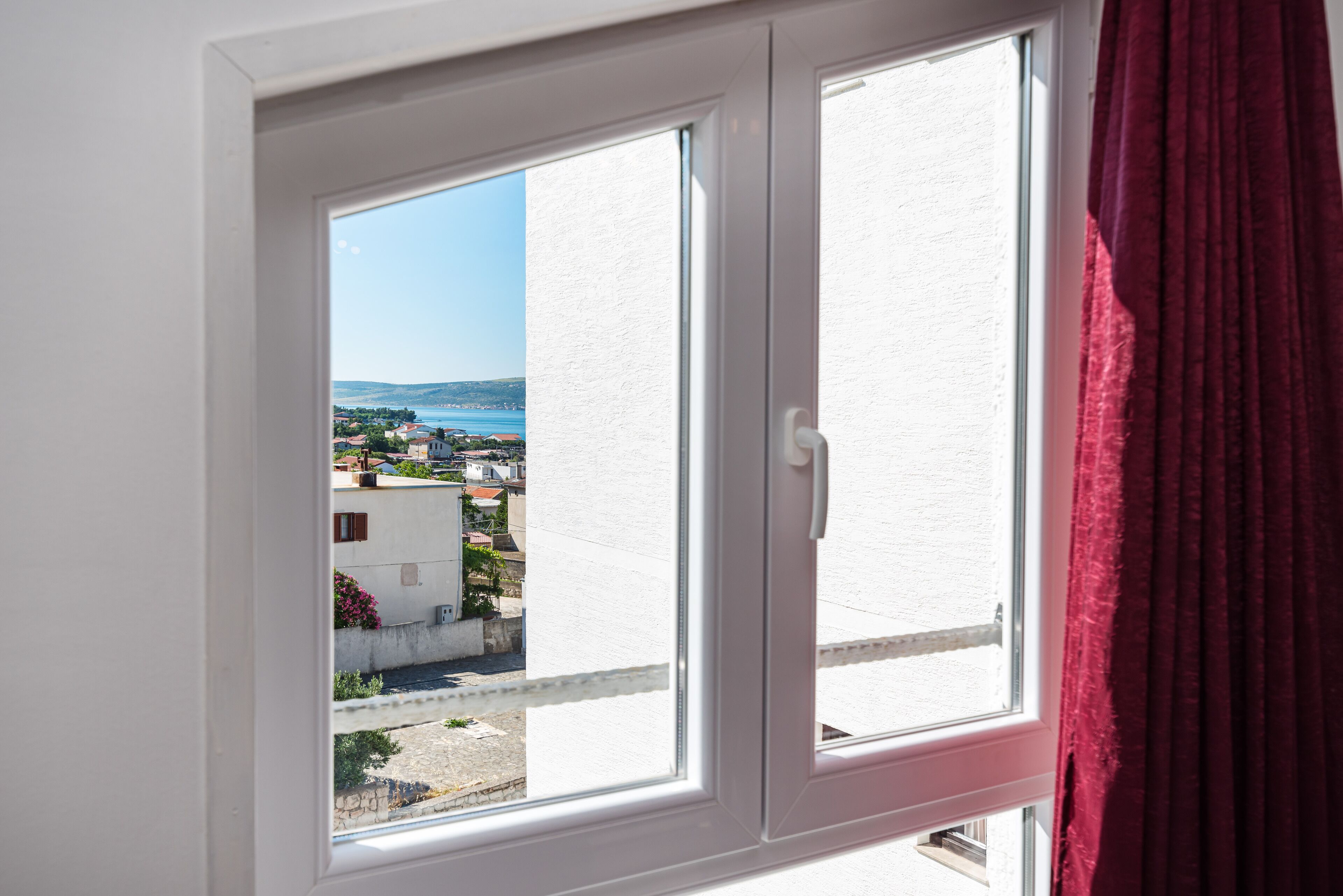 double room | premium bedding, down duvets, desk, laptop workspace