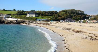 Family owned cottage set in beautiful landscape gardens.