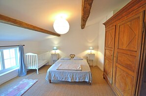 6 bedrooms, iron/ironing board, travel crib, free WiFi - Former Ardèchoise farmhouse 12/14p 6 bdrms Private heated swimming pool not overlooked (Viviers)