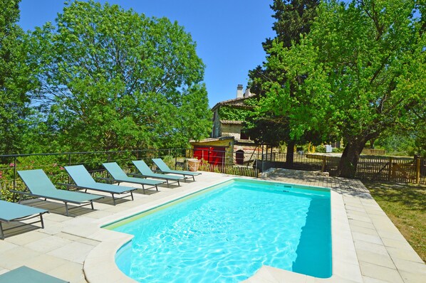 Outdoor pool, a heated pool - Former Ardèchoise farmhouse 12/14p 6 bdrms Private heated swimming pool not overlooked (Viviers)