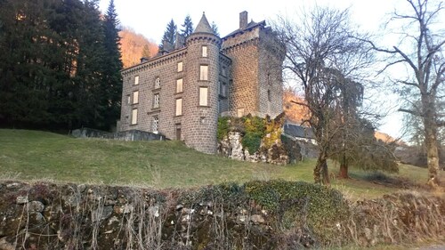 Cottage 50 m², in a small valley town on the banks of the Aspre river.