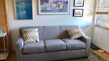 Apartment, Non Smoking | Living room | Flat-screen TV