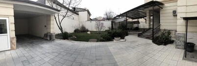 Gonzo Crib