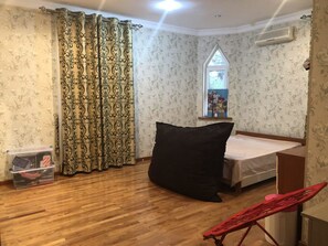 Rumah Comfort, 4 kamar tidur, kolam renang pribadi | 4 kamar tidur, meja kerja, kedap suara, dan setrika/meja setrika