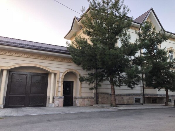 Bagian depan properti