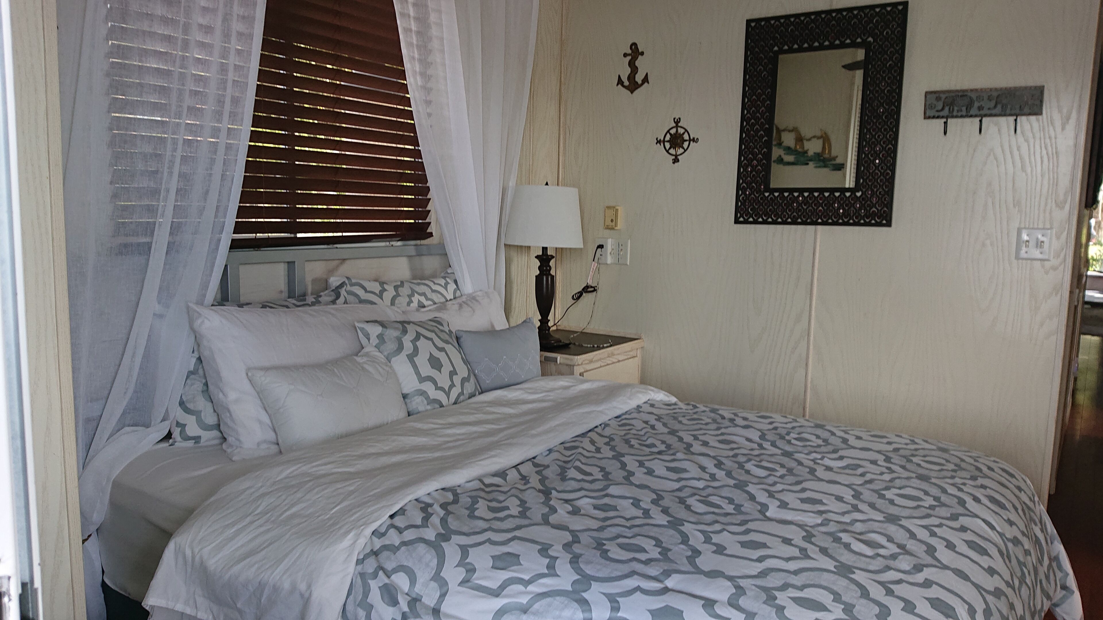 3 Bedroom/2 Bath House Boat on Dock with 3 Acres of Private Land Near Downtown