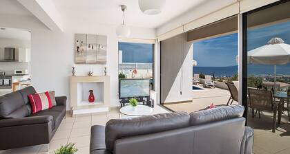 Villa Abbie, Stunning 3BDR Latchi Villa with Pool with Panoramic Views