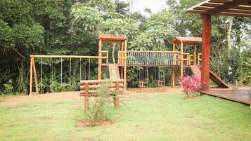 Area giochi per bambini (all'aperto)